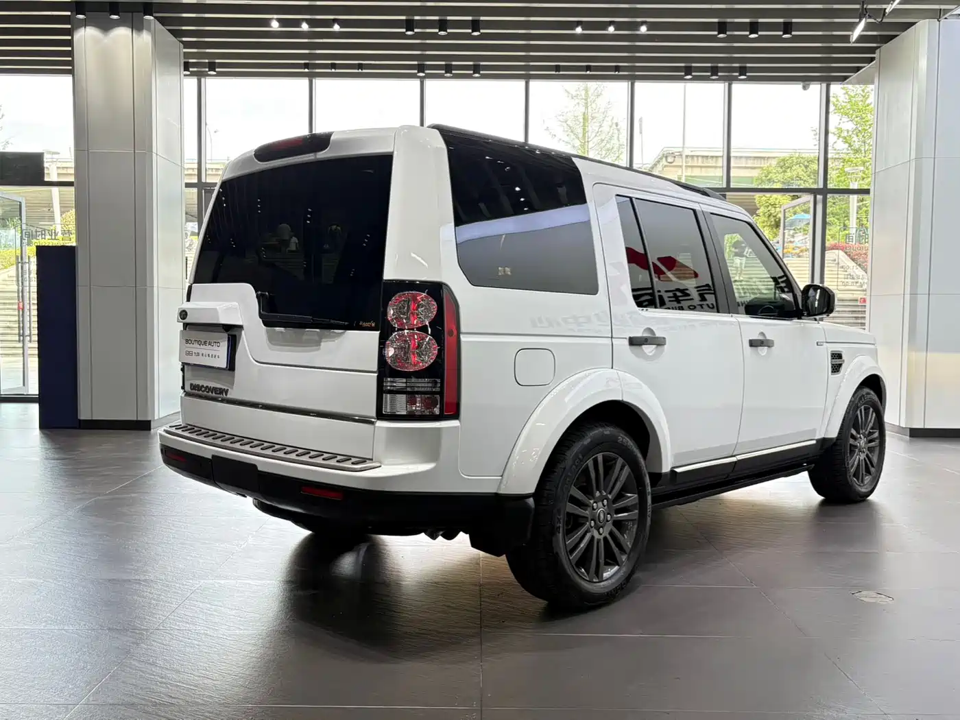 Land Rover Discovery 2015 3.0 SC V6 SE фото 6