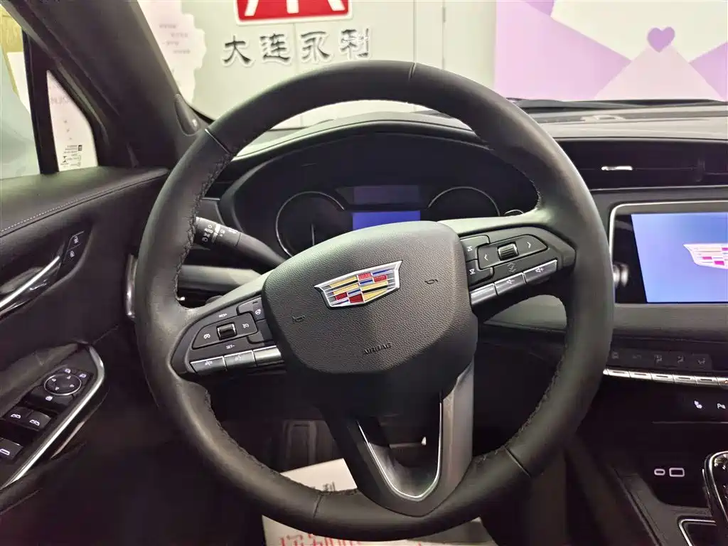 CADILLAC XT4