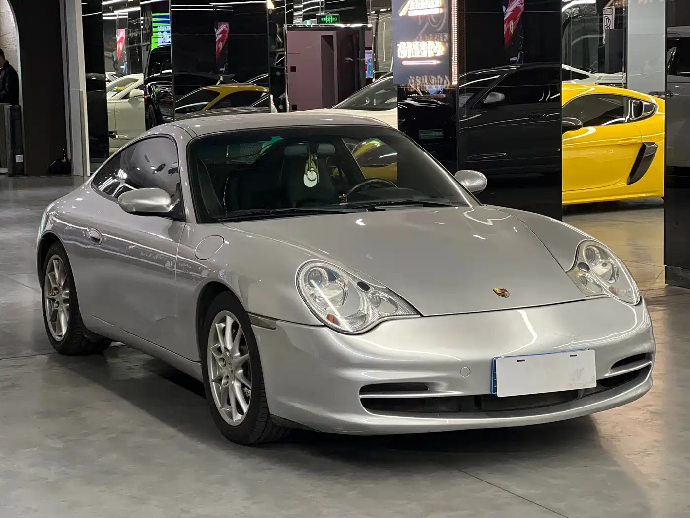 Porsche 911 2005 Carrera 4 AT 3.6L фото 3