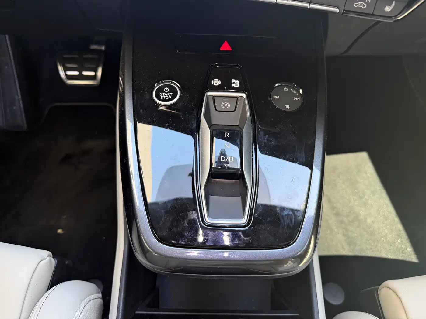 Audi Q4 e-tron 2024 40 e-tron Creation Edition фото 8
