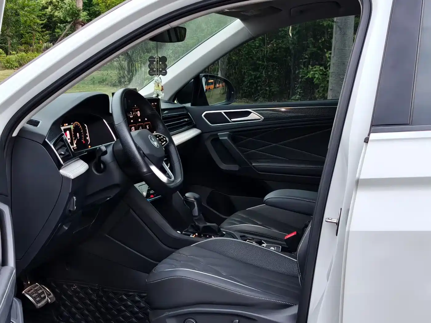 Volkswagen Tiguan L 2022 330TSI Auto 2WD R-Line Premium Edition фото 4