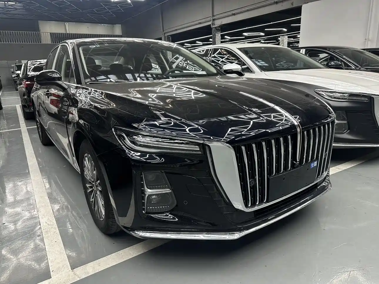 Hongqi H5 2025 1.5T DCT Flag Rhythm 500,000 Units Memorial Edition фото 3