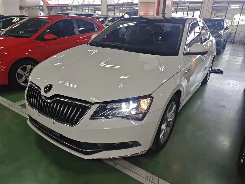 Škoda Superb 2016 TSI280 DSG Pioneer Edition