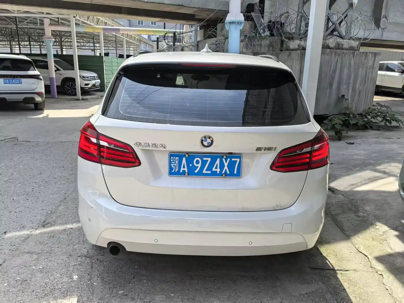BMW 2 Series Touring 2016 218i Leading фото 6