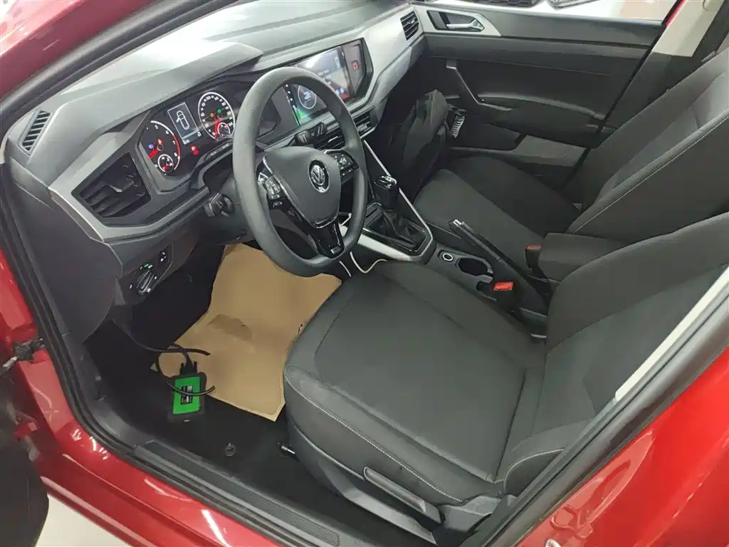 Volkswagen Polo 2019 Plus 1.5L Automatic Panorama Enjoyment Edition фото 16