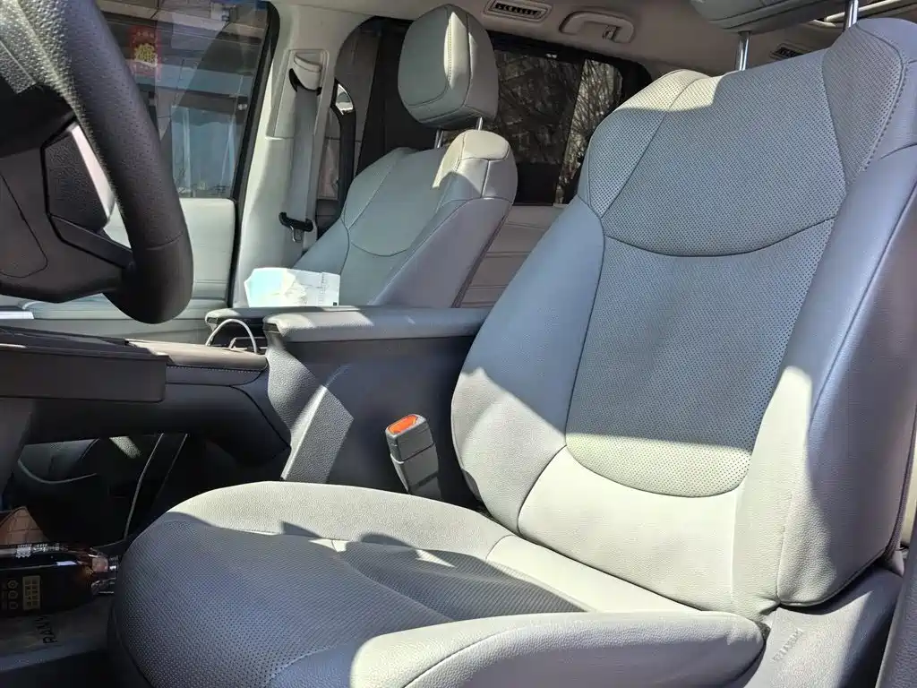 Toyota Granvia 2024 2.5L Hybrid Premium PLUS фото 7