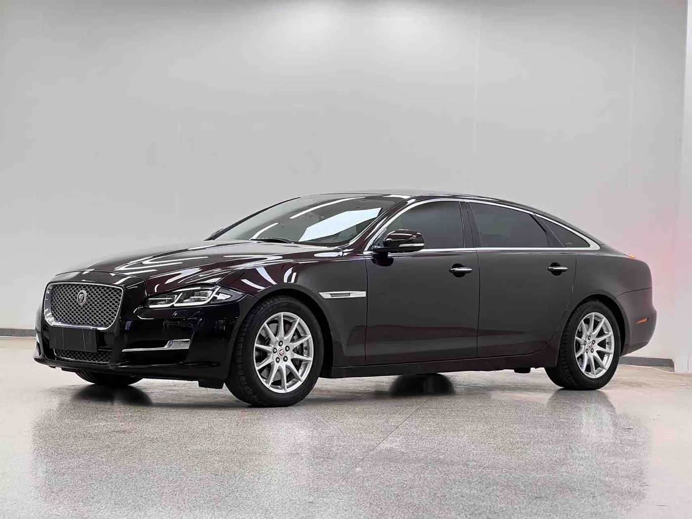 Jaguar XJ