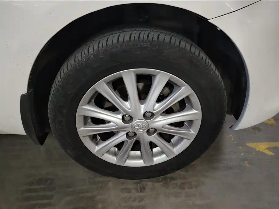 Toyota Vios 2010 1.3L GL-i Standard AT фото 6