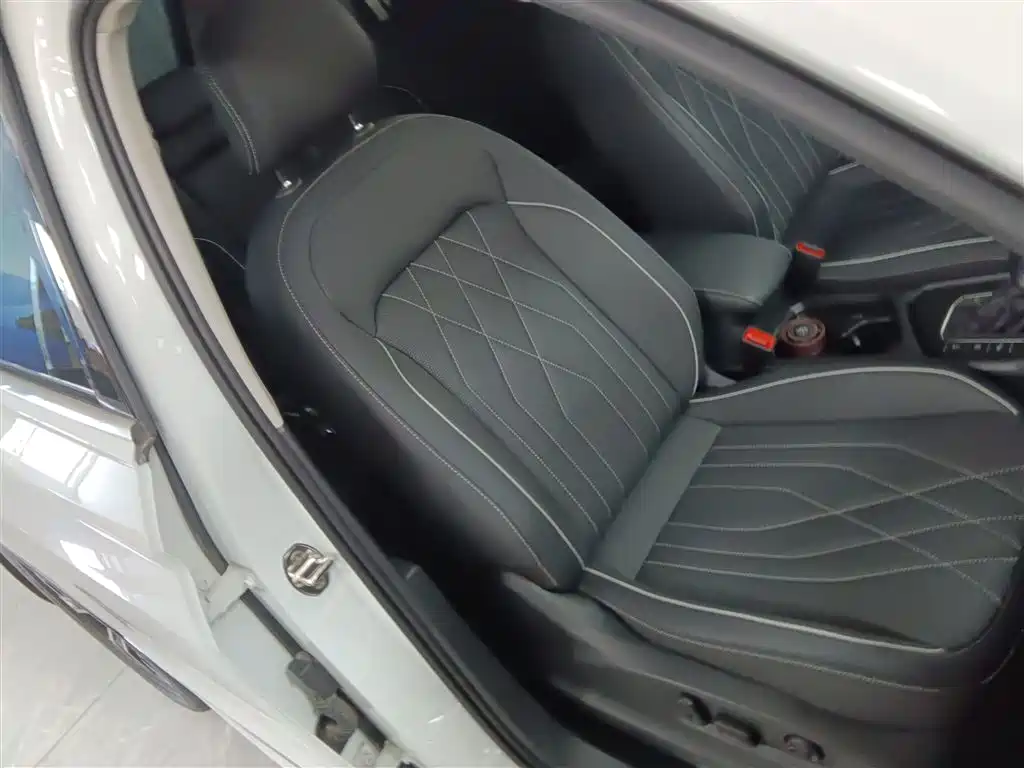 Volkswagen Tiguan L 2023 330TSI Auto 2WD R-Line Premium Edition фото 25