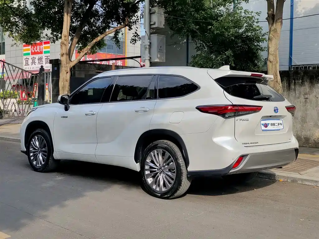 TOYOTA HIGHLANDER