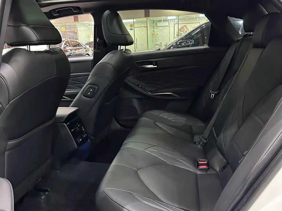 Toyota Avalon 2019 Hybrid 2.5L XLE Premium Edition China V фото 6