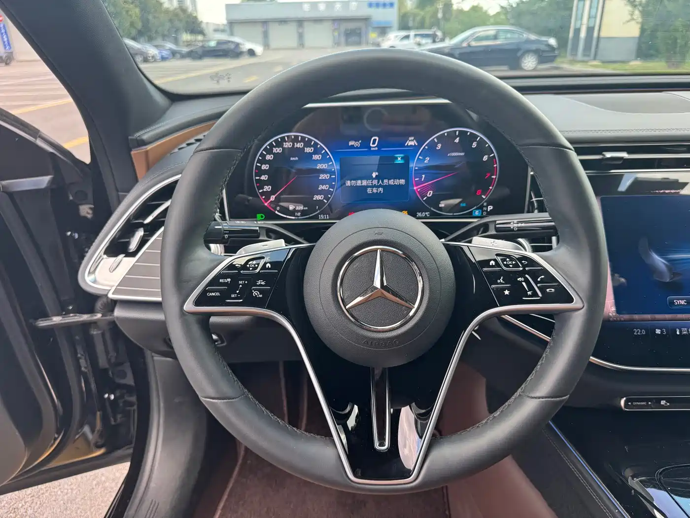 Фото 10 - Mercedes-Benz E-Class