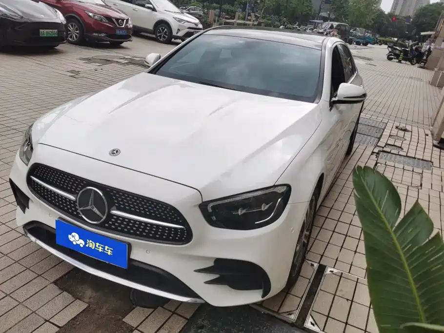 Фото 1 - Mercedes-Benz E-Class