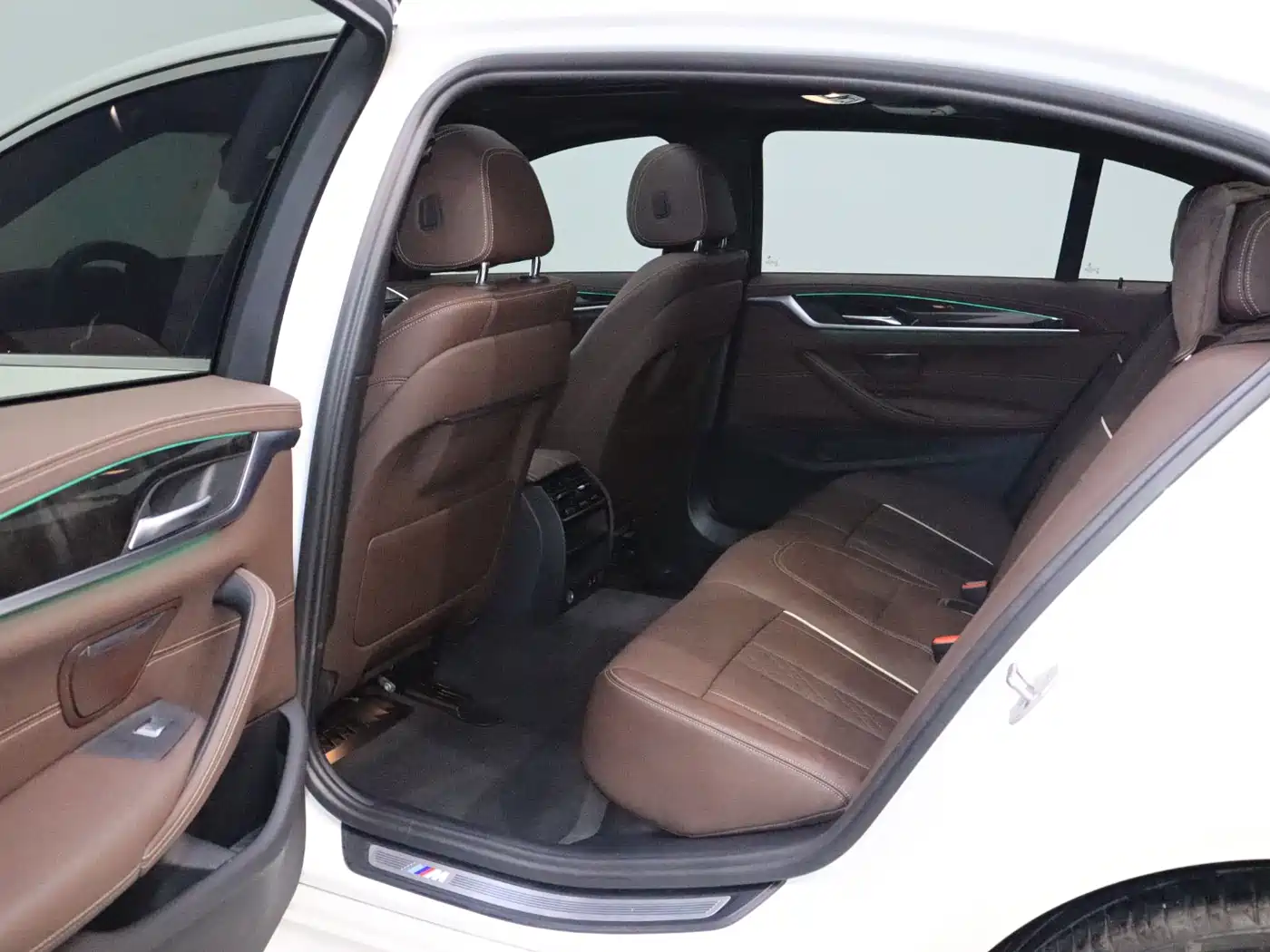 BMW 5 Series 2021 525Li M Sport Package фото 12