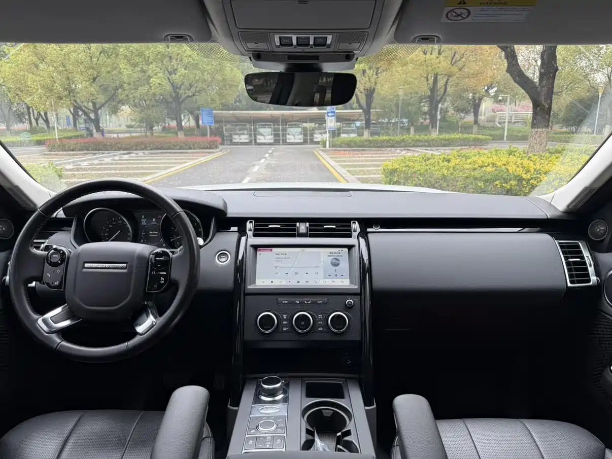 Land Rover Discovery 2018 3.0 SC V6 SE фото 4