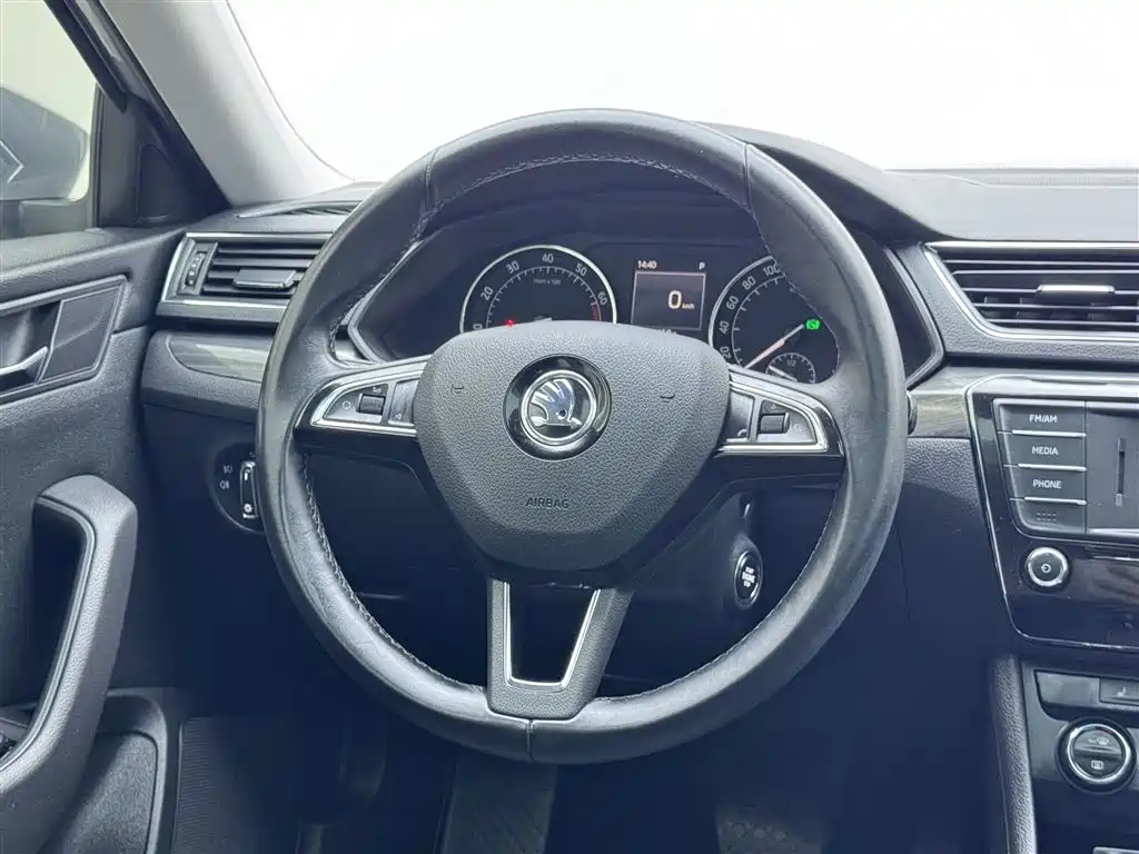 Škoda Superb 2016 TSI330 DSG Smart Edition фото 13
