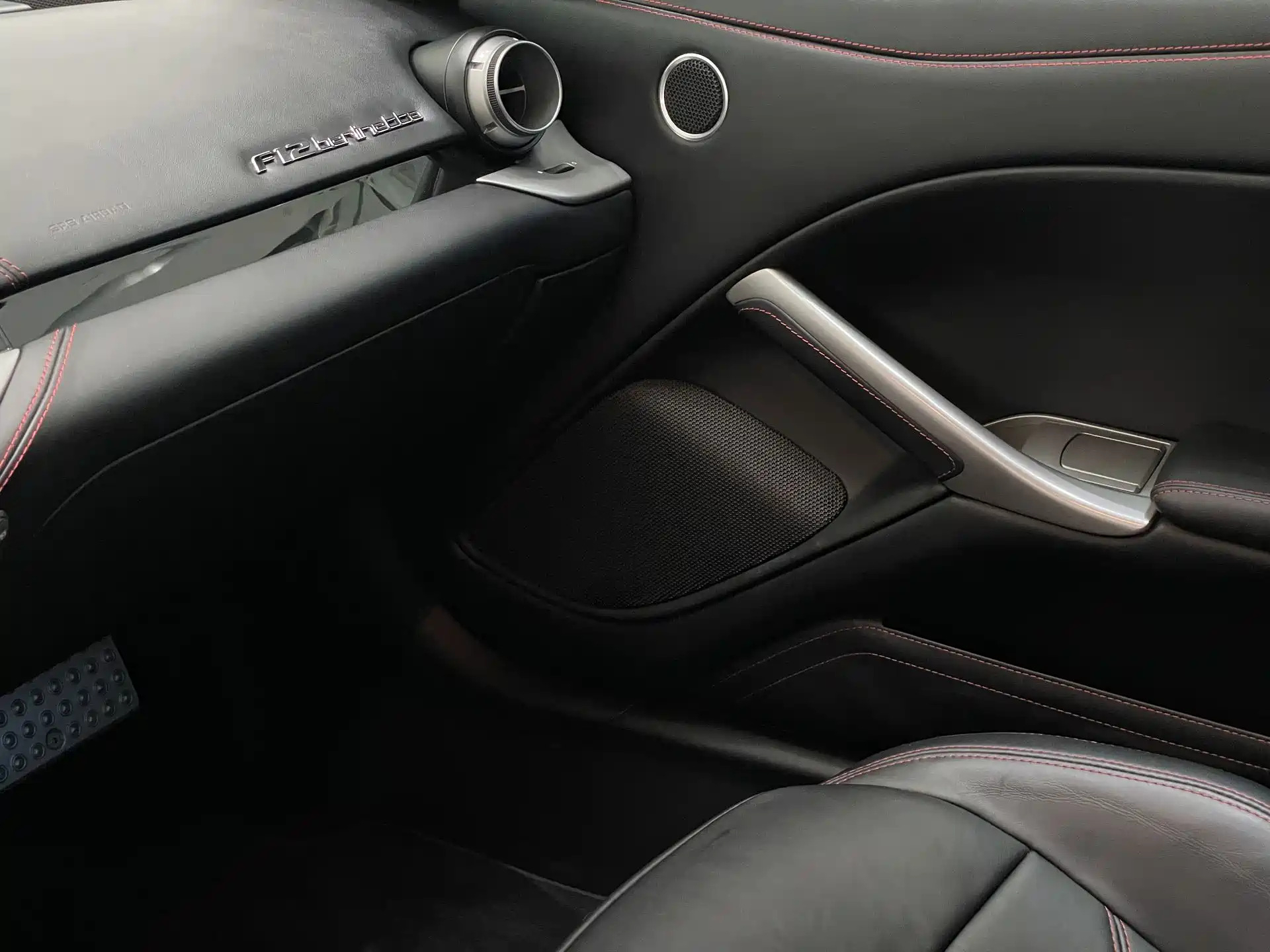 Photo 8 - Ferrari F12berlinetta