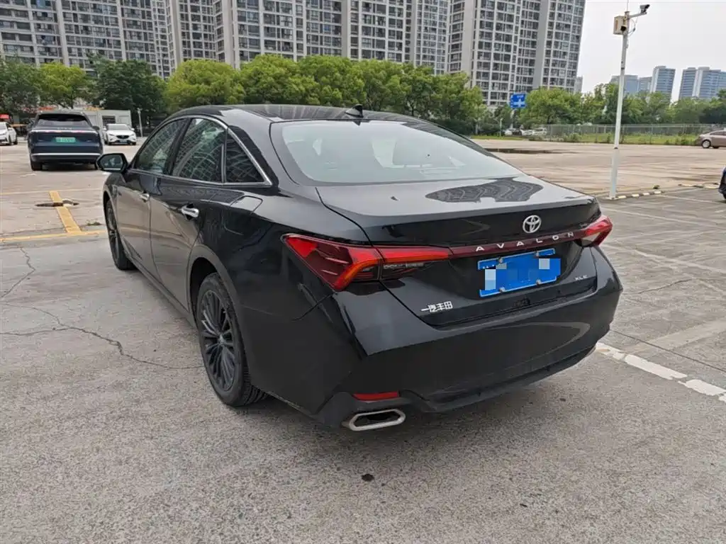 Toyota Avalon 2023 2.0L XLE Premium Edition фото 9