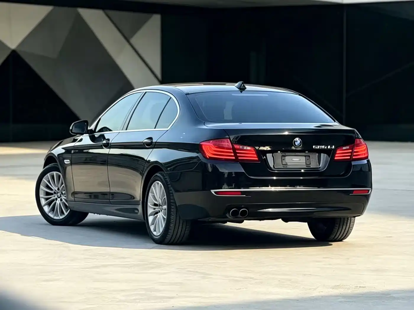BMW 5 Series 2017 525Li Luxury Design Package фото 3