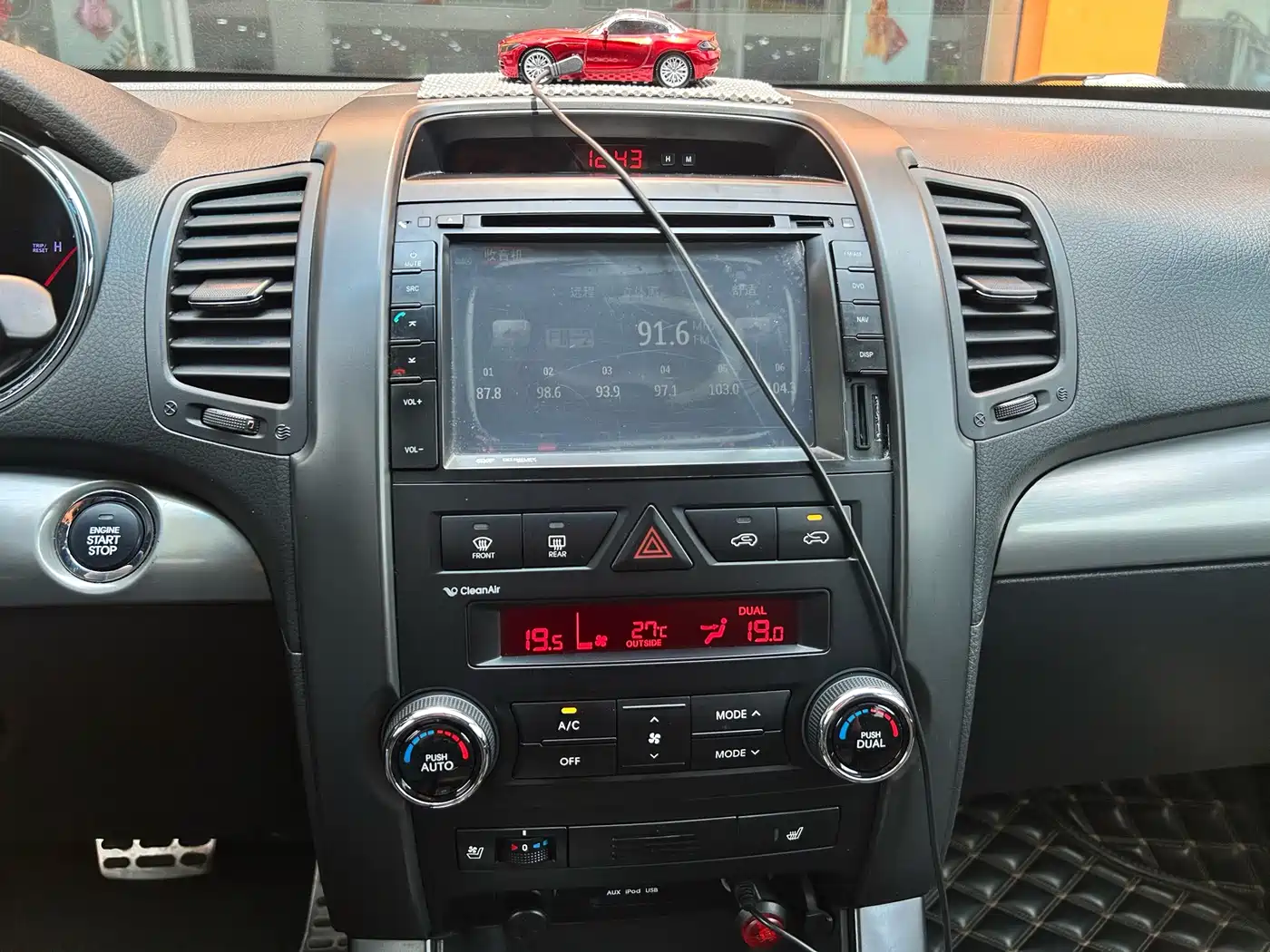 Kia Sorento 2012 2.4L Gasoline Supreme Edition фото 33