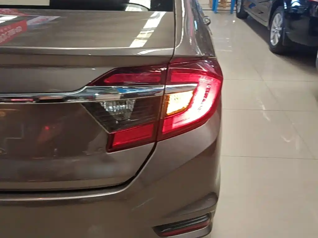 Honda Greiz 2016 2016 1.5L Manual Classic Edition