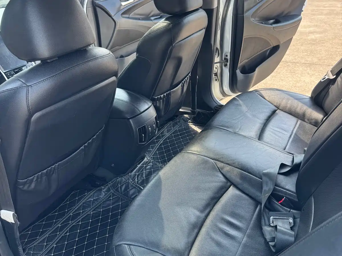 Hyundai Sonata 2013 2.0L Automatic Luxury Edition фото 12