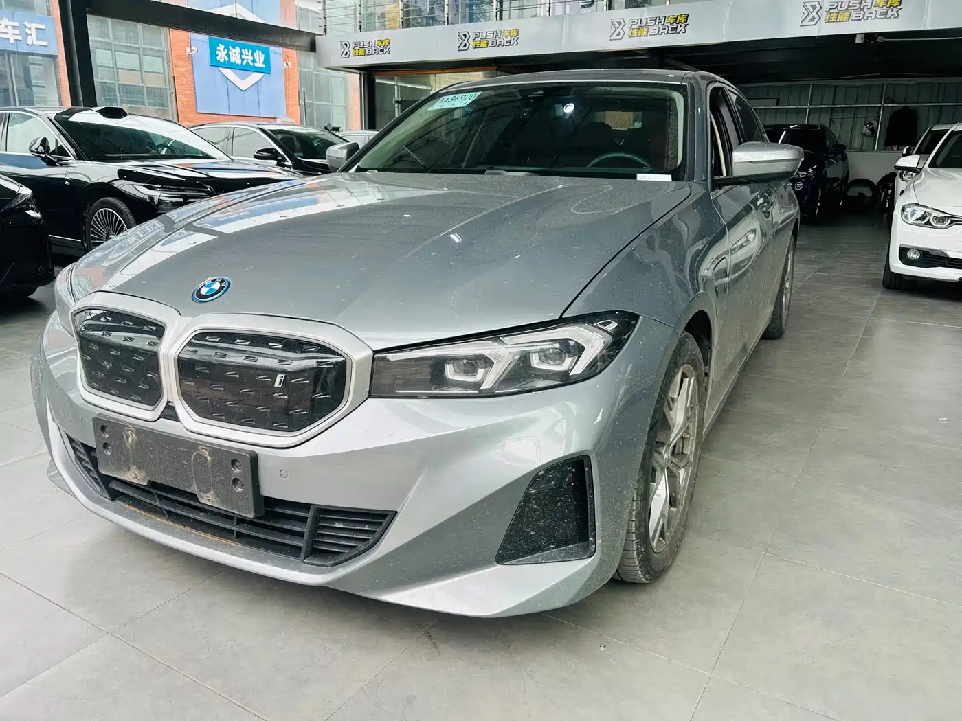 BMW i3 2022 eDrive 35 L