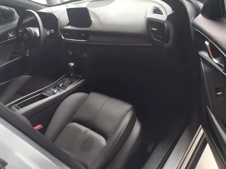 Фото 8 - Mazda CX-4
