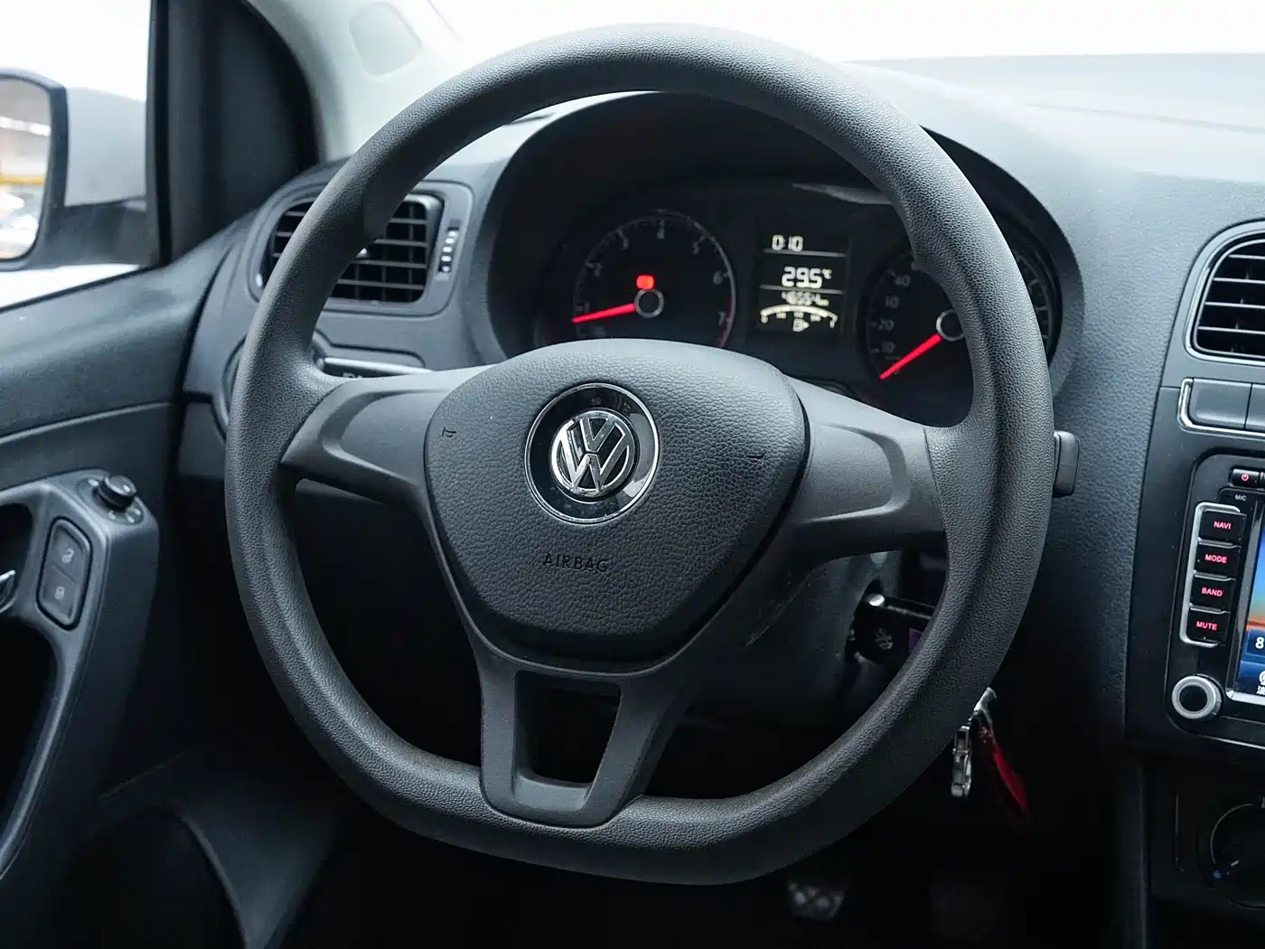 Volkswagen Polo 2016 1.4L Manual Trend фото 10