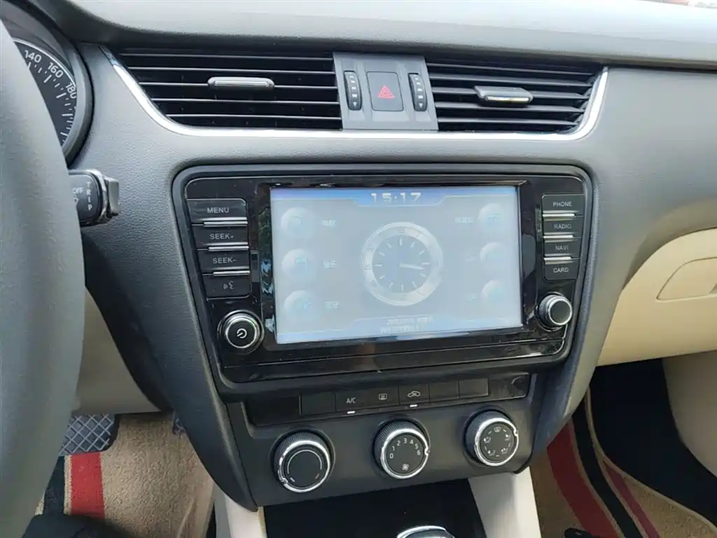 Škoda Octavia 2015 1.6L Automatic逸杰版 фото 13