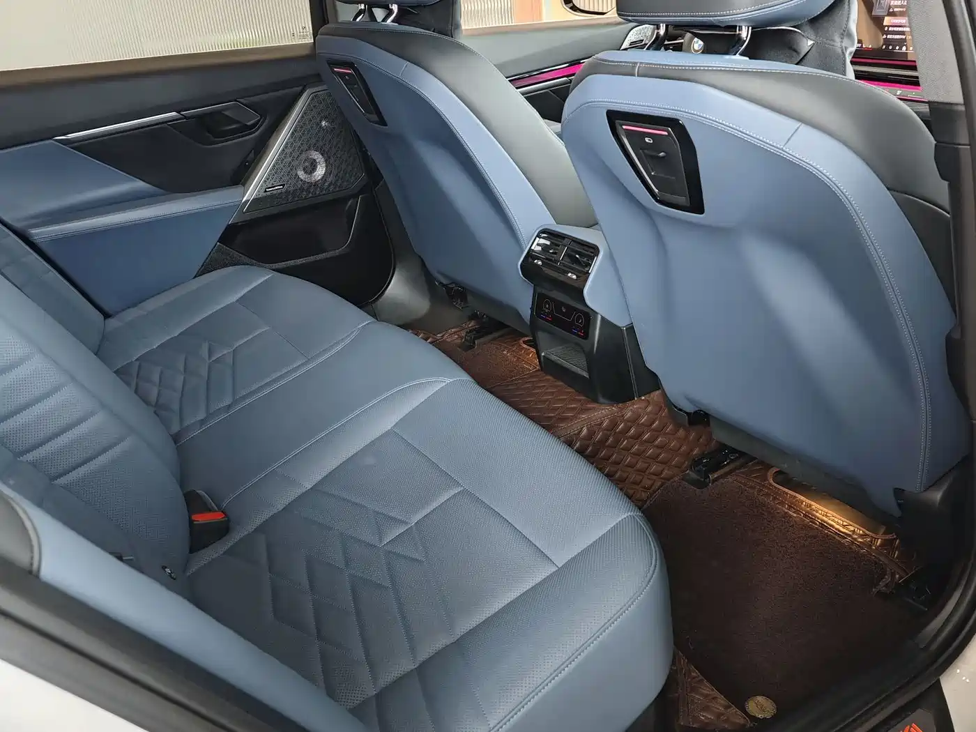 BMW 5 Series 2024 530Li Premium Luxury Package фото 8
