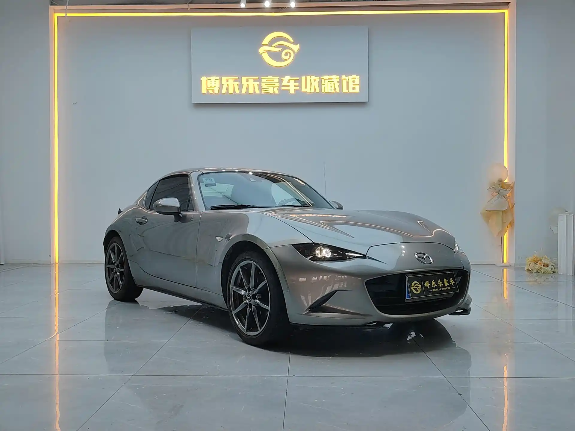 Фото 3 - Mazda MX-5