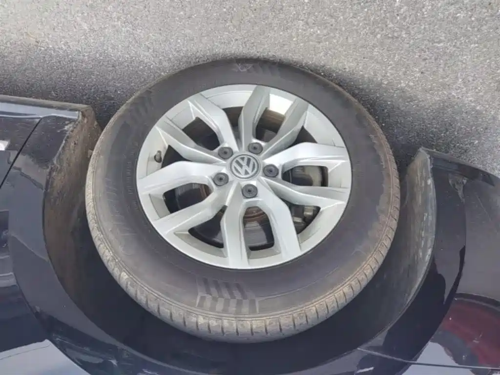 Volkswagen Passat 2015 1.8TSI DSG Elegance Edition фото 23