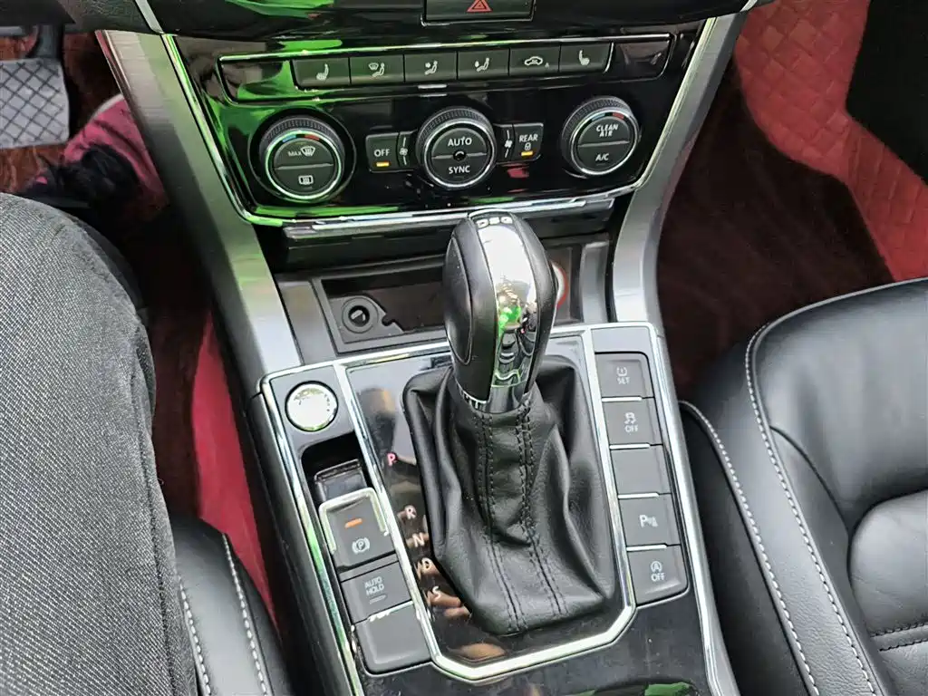 Volkswagen Passat 2017 330TSI DSG Prestige фото 14