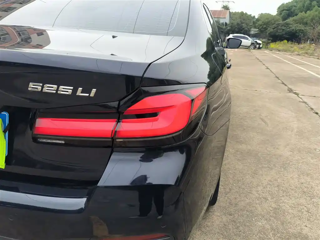 BMW 5 Series 2022 Model Second Facelift 525Li M Sport Package фото 24