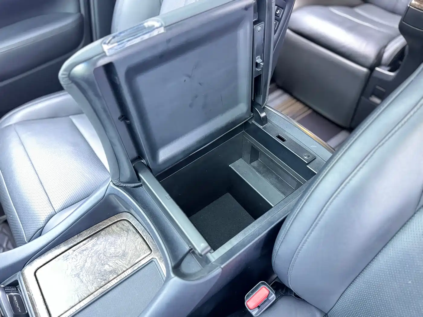 Toyota Alphard 2020 Hybrid 2.5L Premium Edition фото 10