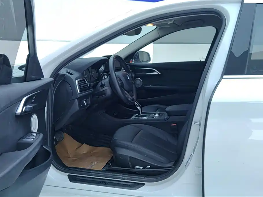 BMW 1 Series 2022 120i M Sport фото 4