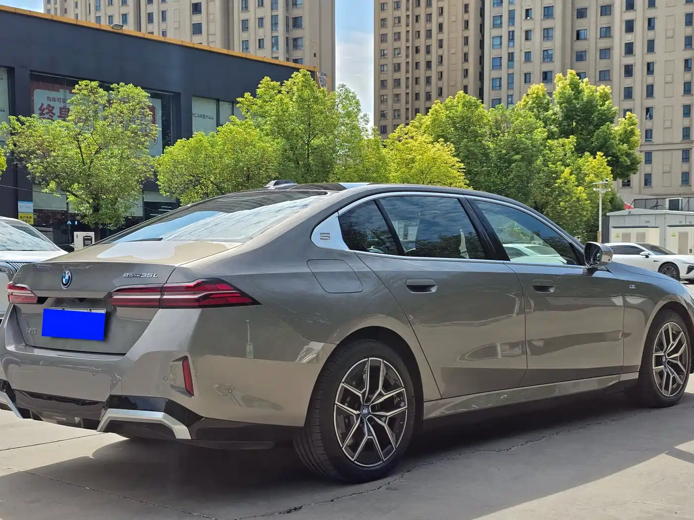 BMW i5 2024 2024 eDrive 35L Premium Model M Sport Package