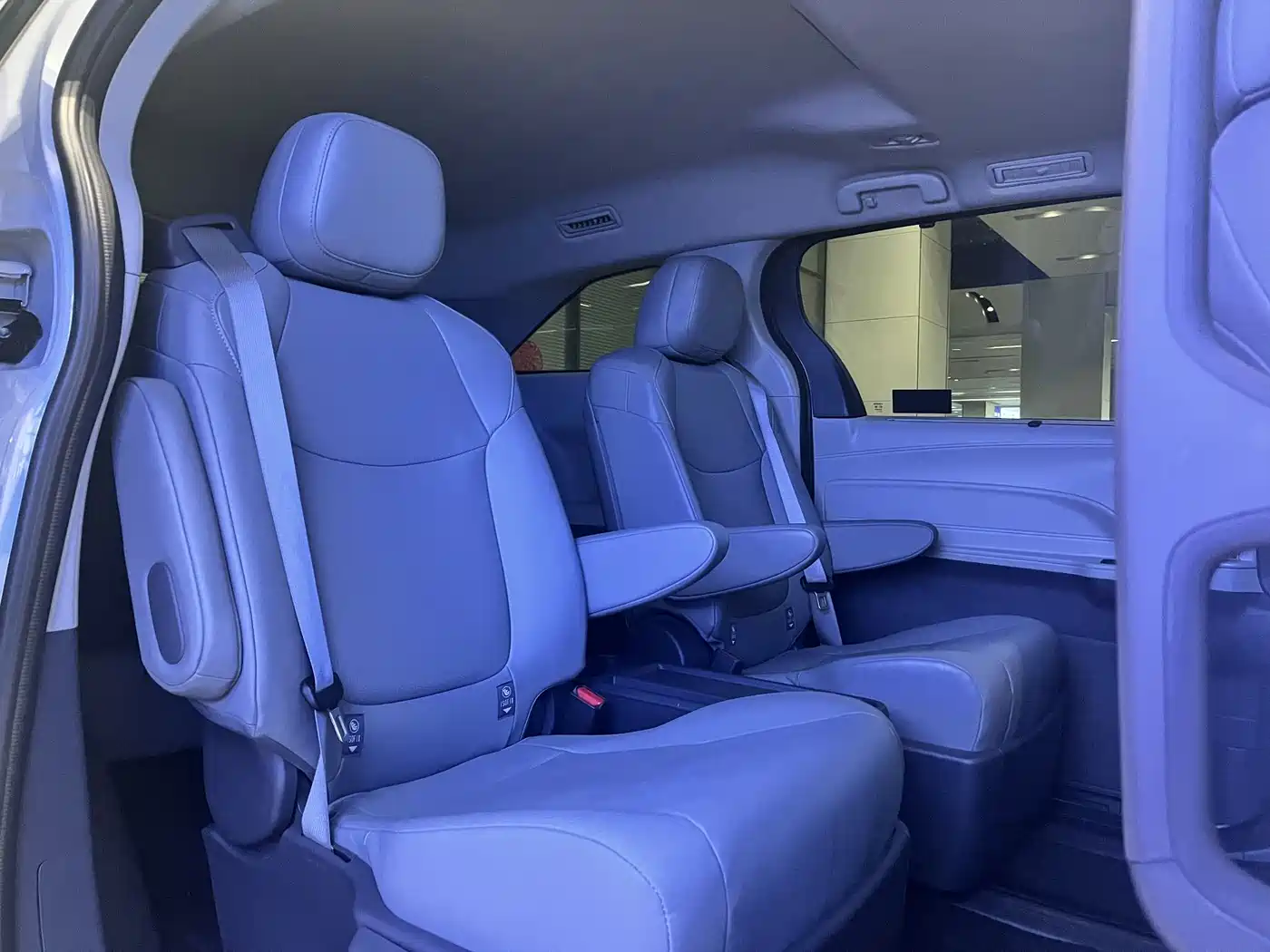 Toyota Granvia 2024 2.5L Hybrid Comfort фото 9