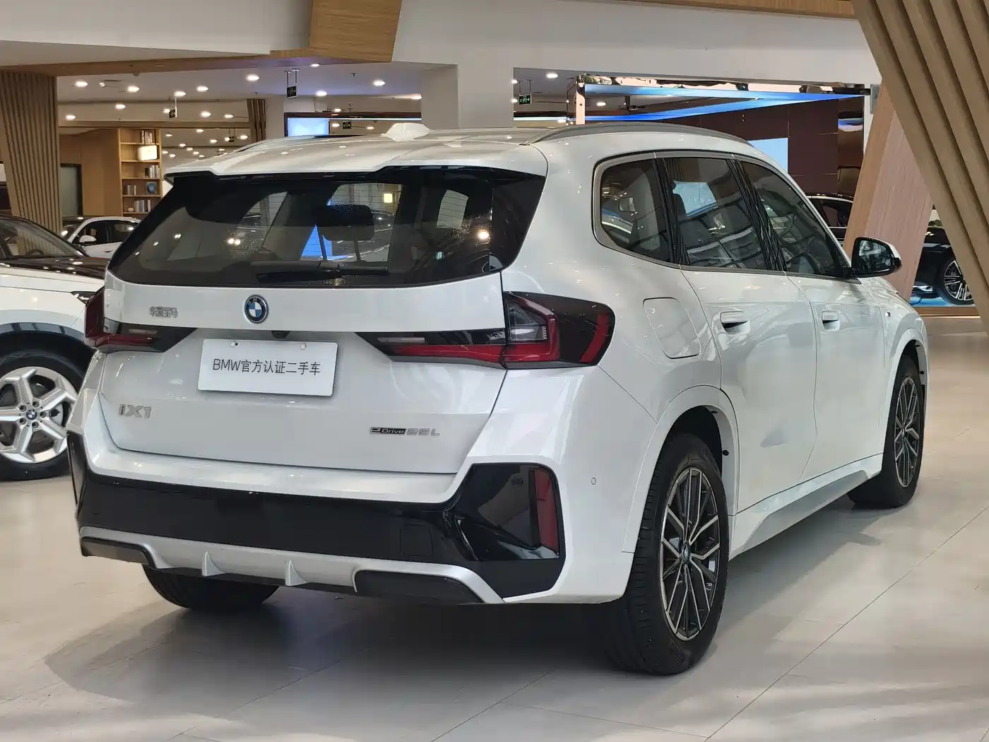 BMW iX1 2025 eDrive25L M Sport Package фото 4