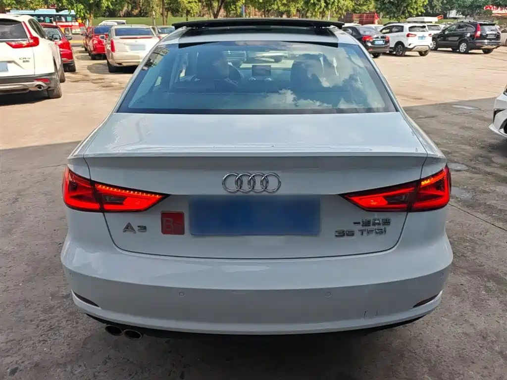 Audi A3 2016 Limousine 35 TFSI Leadership фото 4