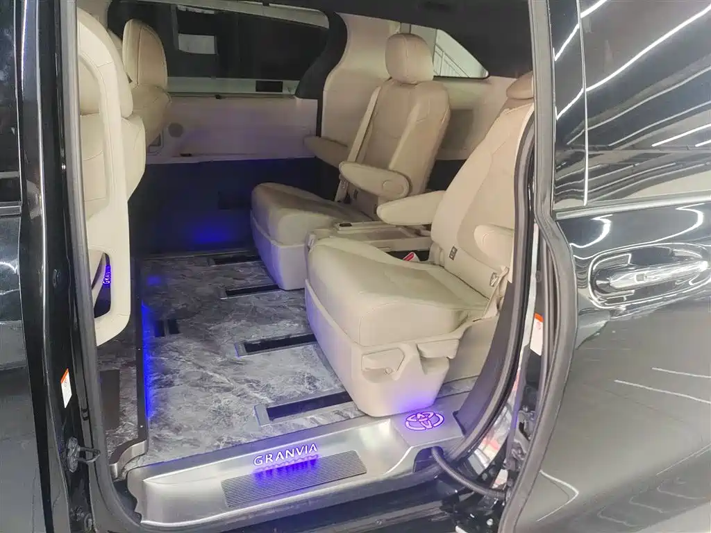 Toyota Granvia 2023 2.5L Hybrid Prestige PLUS Edition фото 17