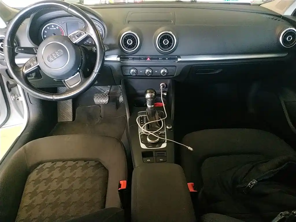 Audi A3 2016 Sportback 35 TFSI Leadership фото 9