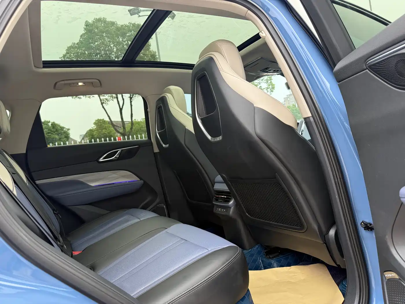 Hongqi HS3 2023 2.0T 4WD Achievement Edition фото 15