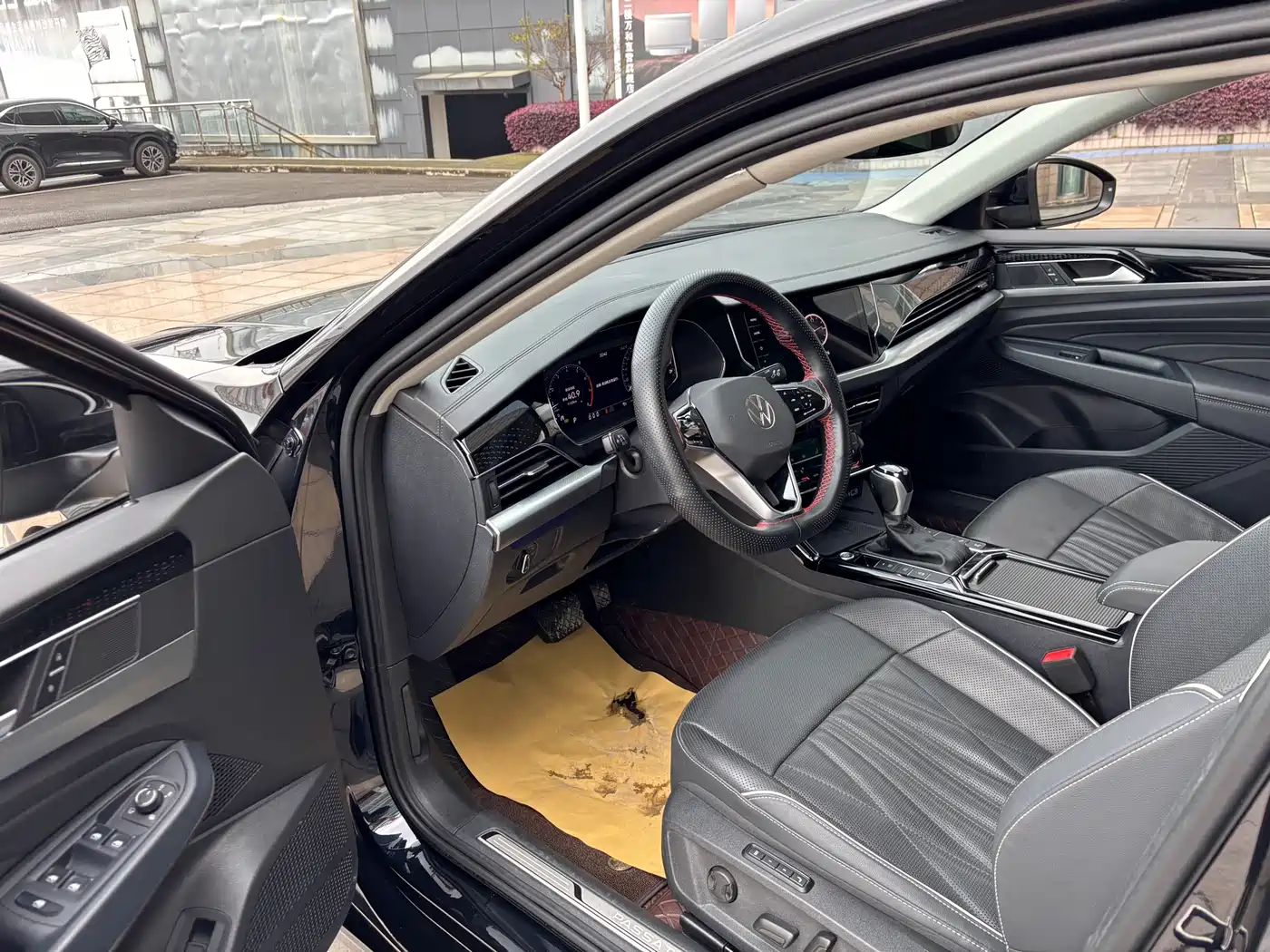 Volkswagen Passat 2023 330TSI Luxury Edition фото 17
