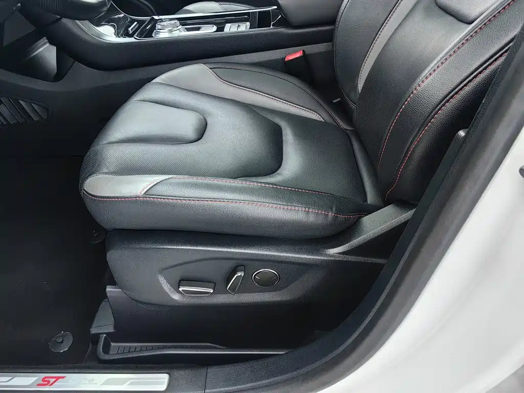 Фото 20 - Ford Edge