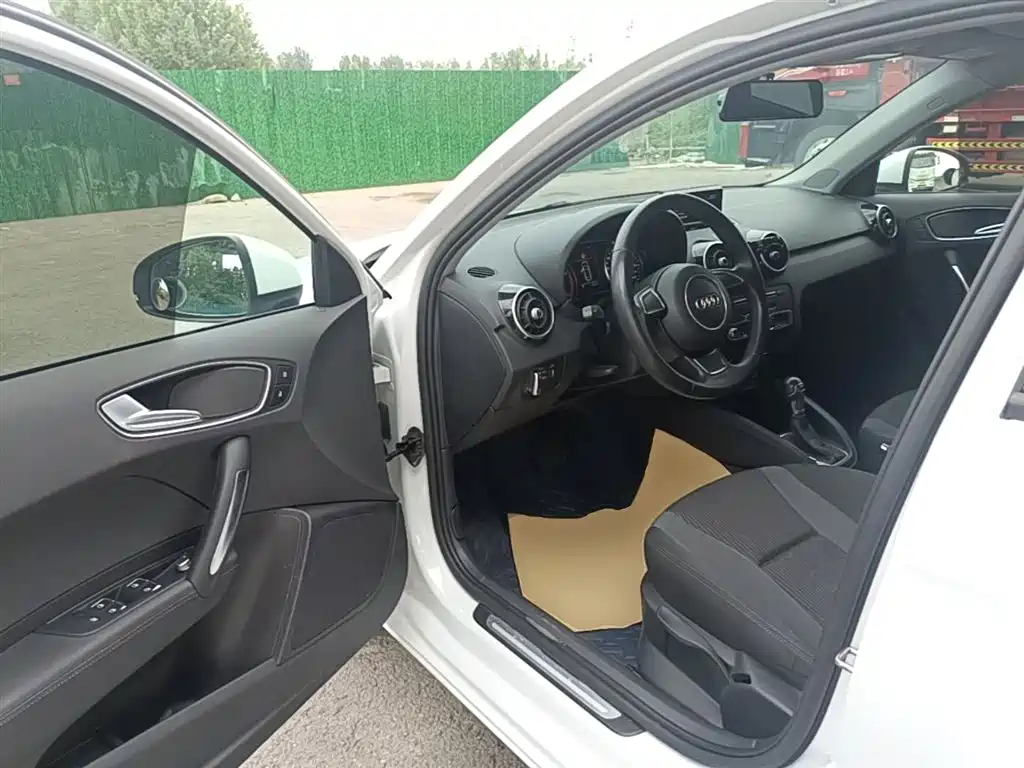 Audi A1 2016 30 TFSI Sportback Design Style Edition фото 16
