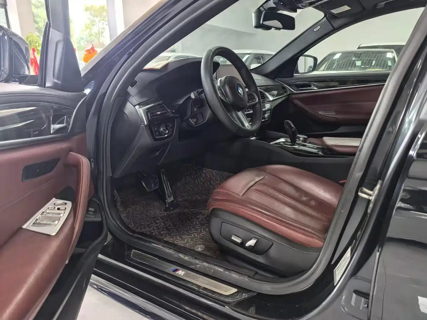 BMW 5 Series 2019 530Li Leading M Sport Package фото 10