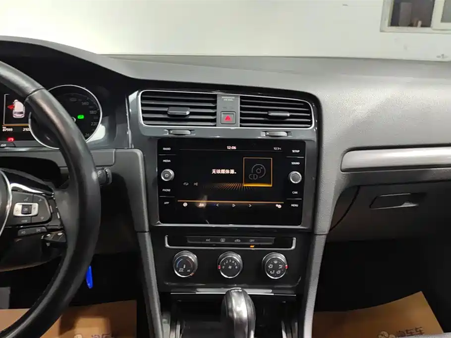 Volkswagen Golf (Import) 2019 1.8TSI Wagon фото 13