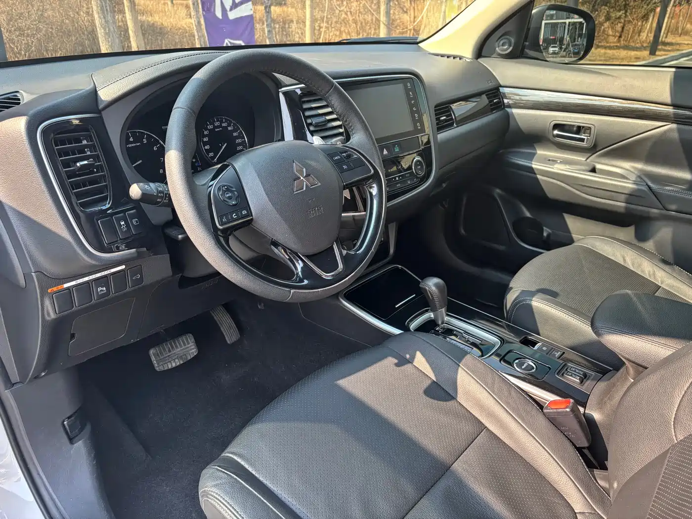 MITSUBISHI OUTLANDER